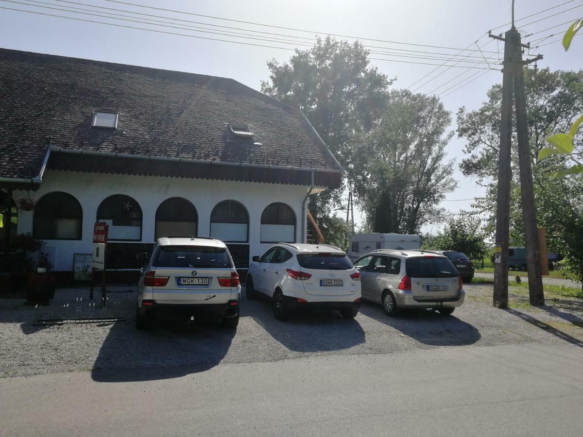 Margareta Etterem Es Vendeghaz Gasthaus Balatonberény Eksteriør billede